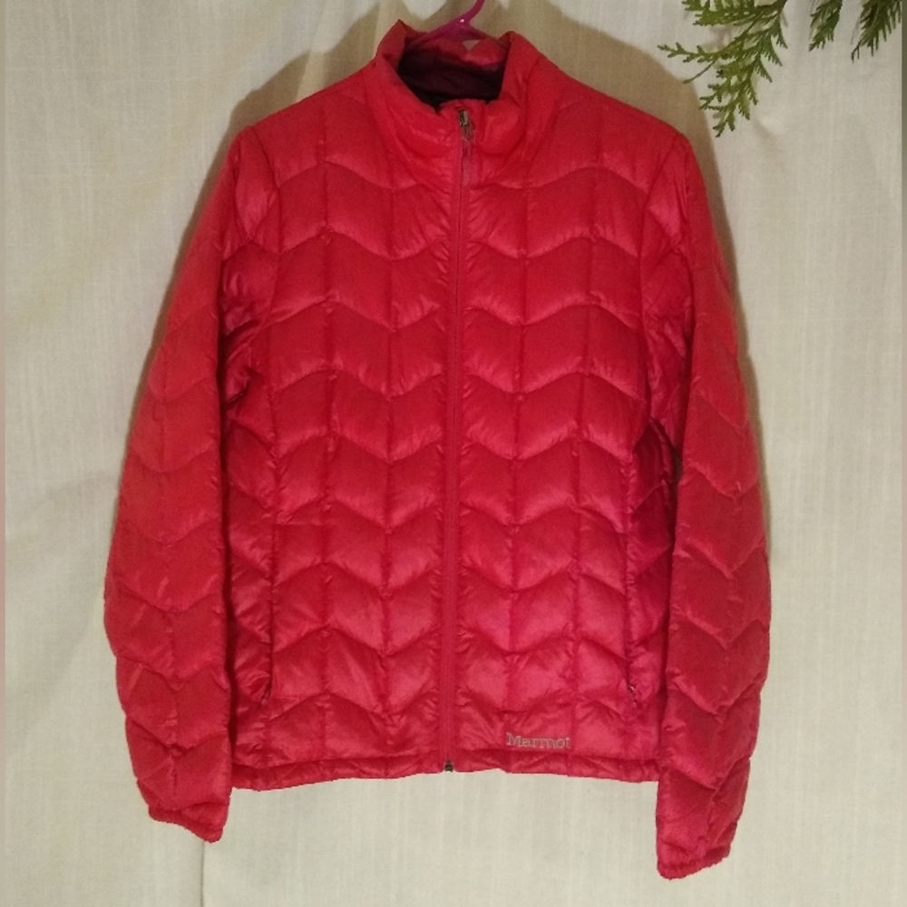 Large Marmot red puffer jacket ❤️🦦
